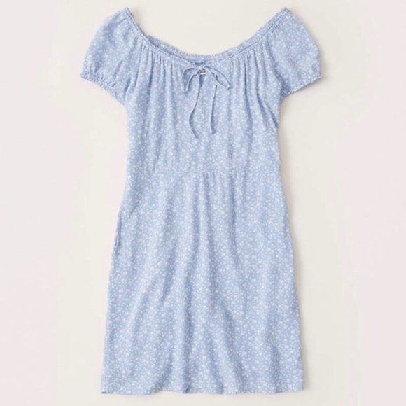 Abercrombie & Fitch Dresses & Skirts - NWT Abercrombie Blue Daisy Print Ruched Mini Dress